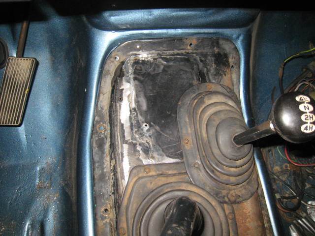 Floor-mounted transfer case shifter with 4H 2H 4L pattern