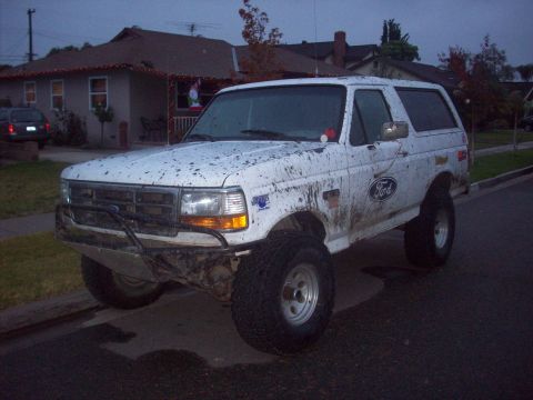 1995 Ford Bronco - This 1995 Ford Bronco is covered in mud after off-roading.
