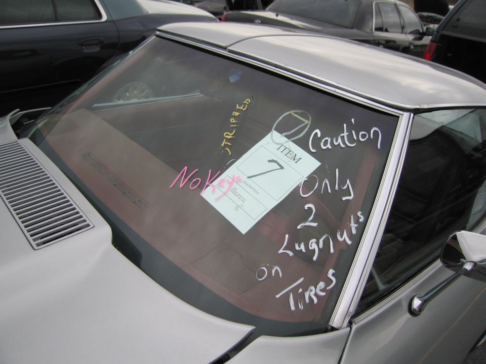 Car windshield with notes about missing keys and lug nuts