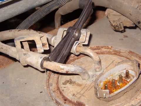 1983 Ford Bronco - Wash & dry the top of the pump plate before disconnecting the lines or loosening the lock ring. Before attempting to disconnect the fuel li…
