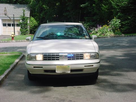 1999 Ford Crown Victoria - Front Lights On