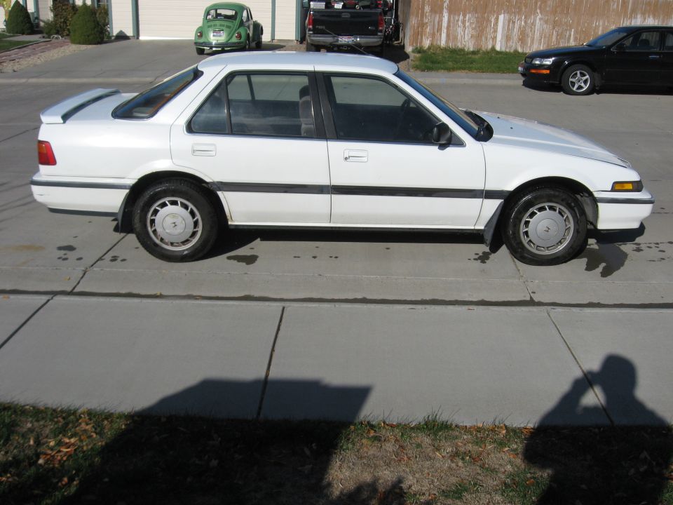 White 1989 Honda Accord sedan, side view