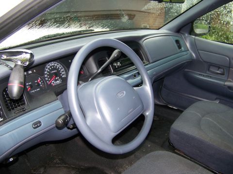1999 Ford Crown Victoria photo