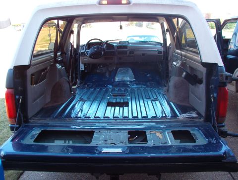 1993 Ford Bronco - Fresh & clean! Note the hole for fuel pump access. [url=http://www.supermotors.net/registry/2742/33276-4] http://www.supermotors.net/getfil…