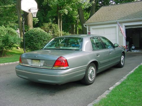 1999 Ford Crown Victoria photo