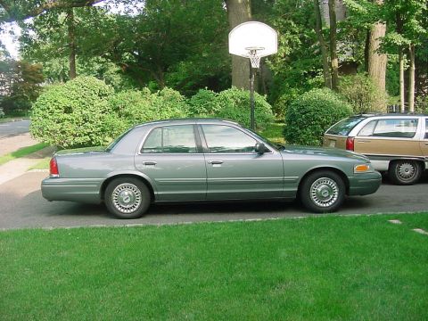 1999 Ford Crown Victoria photo