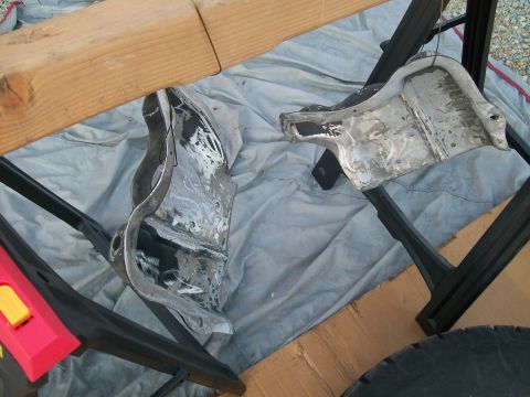 1995 Ford Bronco - Brackets stripped of lose paint and rust. Ready to be strayed with Black bed-liner.