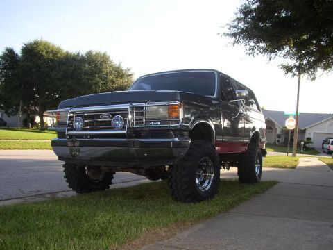 1991 Ford Bronco - Frontish view.