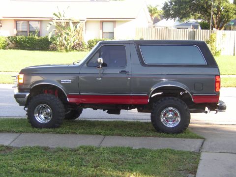 1991 Ford Bronco - This lifted 1991 Ford Bronco features a two-tone paint scheme and off-road tires.