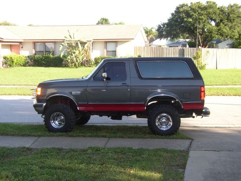 1991 Ford Bronco - This lifted Ford Bronco has a two-tone paint scheme and aftermarket wheels.