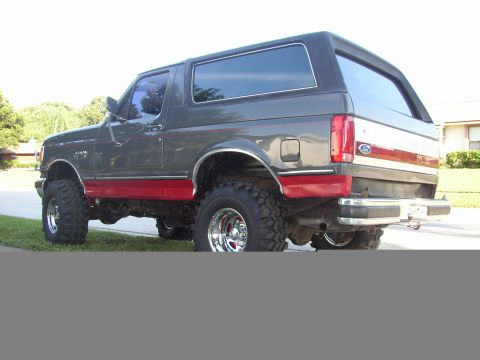 1991 Ford Bronco - This lifted 1991 Ford Bronco features a two-tone gray and red paint scheme and aggressive off-road tires.