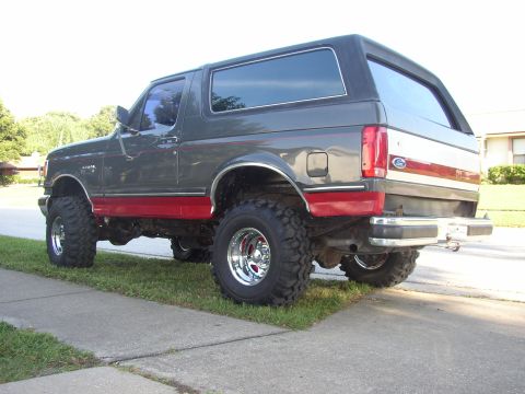 1991 Ford Bronco - 33x13.50x15 Super Swampers on 15x10 Chrome Star American Racing Wheels!