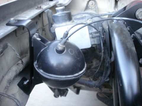 1997 Ford Ranger - A black horn is visible, mounted with a bracket in the engine bay. Text from Supermotors.net is visible at the bottom right.