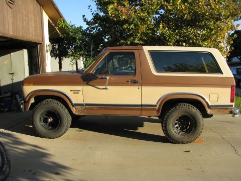 1986 Ford Bronco - much better with the 33x12.50x15 tires