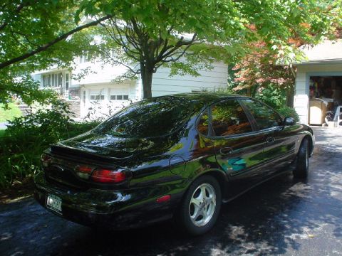 1999 Ford Taurus - Heres a good picture of the back window with the 30% tint.