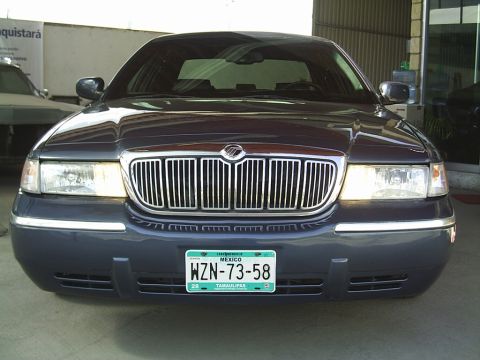 1992 Mercury Grand Marquis - Front view of a dark blue sedan, possibly a Mercury Grand Marquis, with a Mexican license plate.