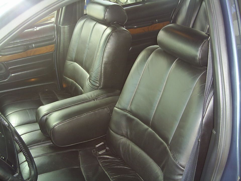Black leather bucket seats and center console in a 1992 Mercury Grand Marquis
