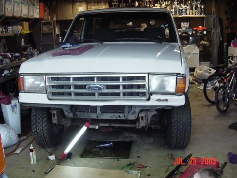 1987 Ford Bronco - Pulled the bent up bumper off