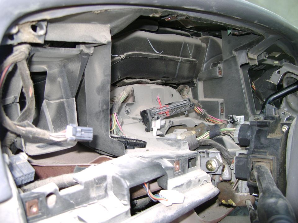 Dashboard wiring and components of a 1998 Ford Crown Victoria
