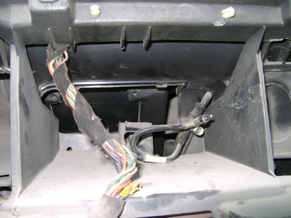 Dashboard wiring harness and air ducting in a 1998 Ford Crown Victoria