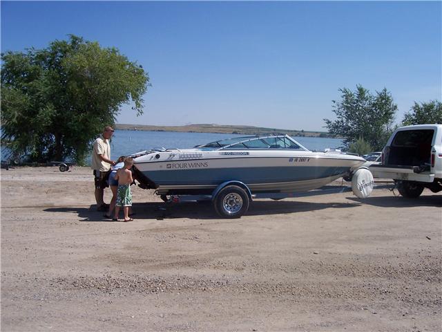 1989 Four Winns 170 Freedom I/O “Boat”