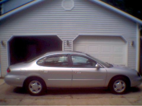 1997 Ford Taurus - just another outside shot