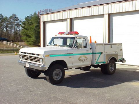 1954 Ford F-100 - I don't know who's truck this is but when I started with the plan to build the 54 into my tow vehicle this was my inspiration. But now plan…