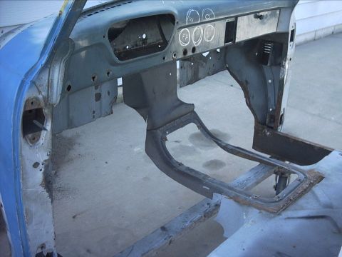 1954 Ford F-100 - 4-15-09: Next I cut out the cross brace I had in the cab. I didn't want to pull it until I had the front floors in but it was in my way. So…