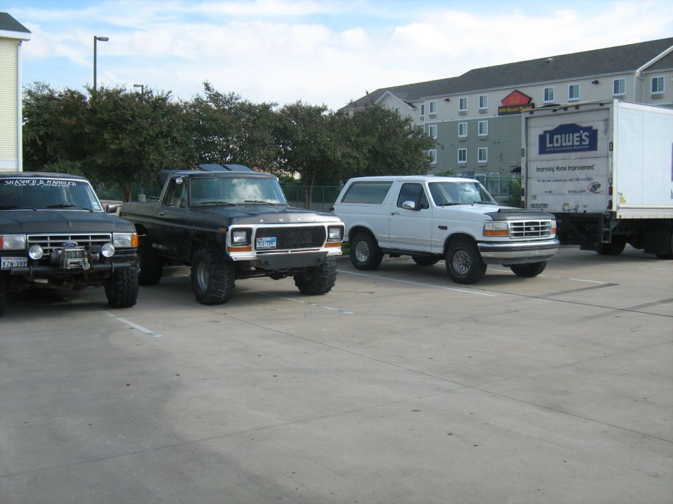 White 1993 Ford Bronco 3q-front view