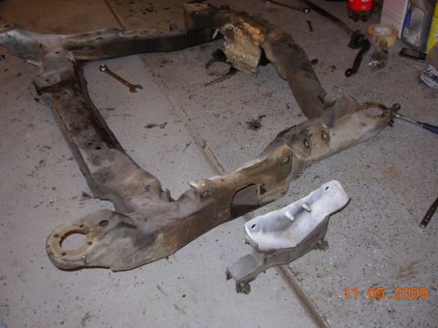 1991 Ford Taurus - Finally its down to the bare subframe, well besides the 2 inch layer of grease.
