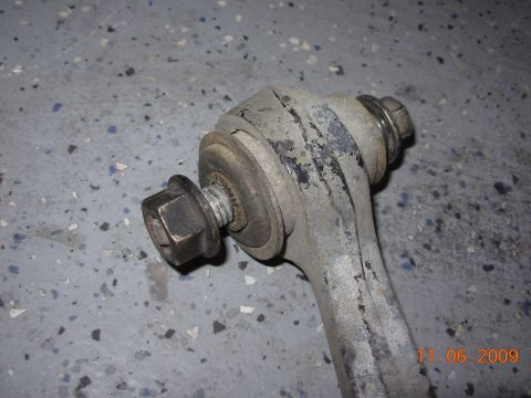 1991 Ford Taurus - A close-up view of a vehicle's suspension control arm and a large bolt, with a date stamp of 11.06.2009.
