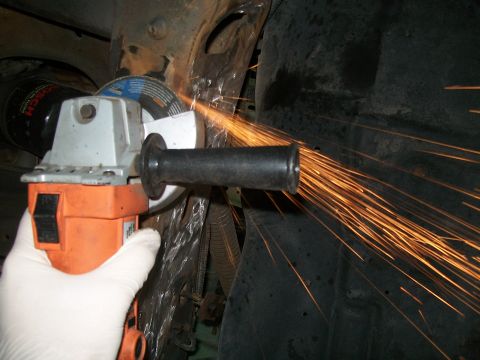 1995 Ford Bronco - Grinding rivets