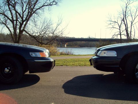 2004 Ford Crown Victoria photo