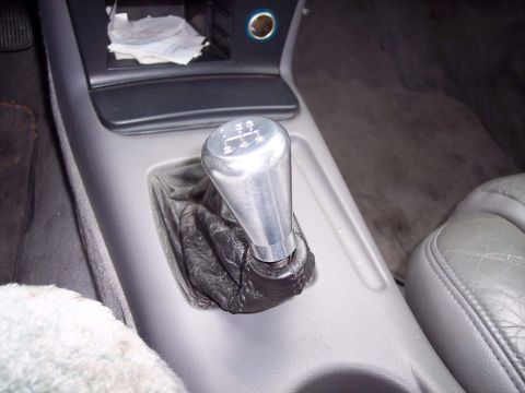1992 Ford Taurus - Close-up of a manual transmission shifter with a 5-speed pattern visible on the knob.