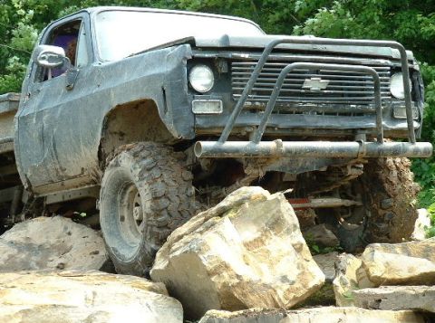 2002 Ford F-350 - This heavily modified truck is shown off-road, clearly not a 2002 Ford F-350.
