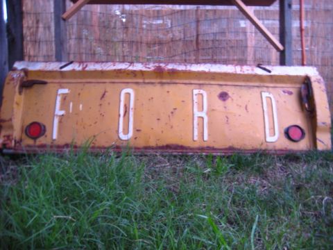 1989 Ford Bronco - This is a Ford tailgate, not a 1989 Bronco.