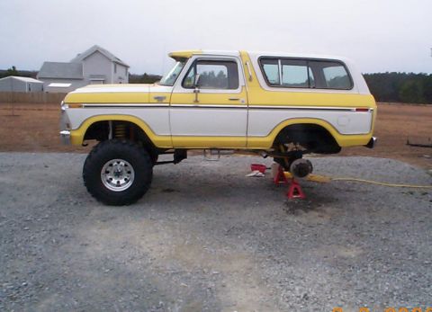 1978 Ford Bronco - This 1978 Ford Bronco is on jack stands, undergoing maintenance with its front wheel removed.