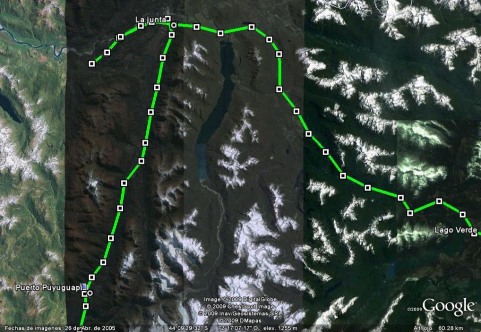 Satellite map showing a green route overlay connecting various points in a mountainous, sparsely populated region. Includes labels for 'La Junta', 'Puerto Puyuguapi', and 'Lago Verde'