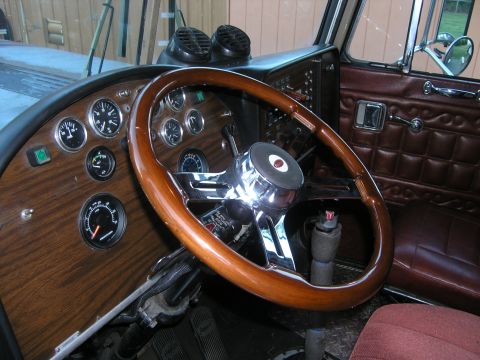 1984 Peterbilt 359 photo