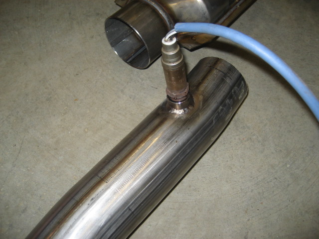 Exhaust pipe with oxygen sensor and blue wire
