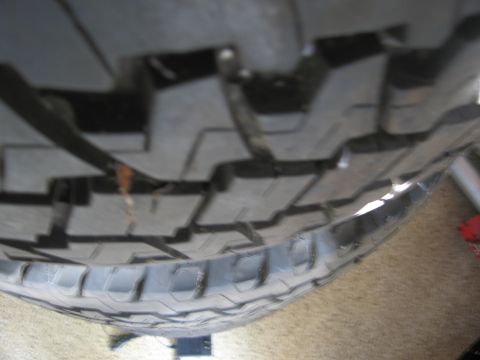 1986 Ford Bronco - A close-up view of a tire's tread pattern is visible, with the Supermotors.net logo in the lower right corner.