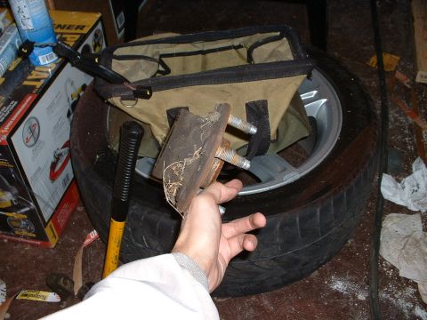 1991 Ford Thunderbird - Hub off, pretty simple right?