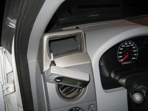 2004 Ford F-150 - The dashboard of a 2004 Ford F-150 shows an Edge Evolution device installed near the air vent and instrument cluster.