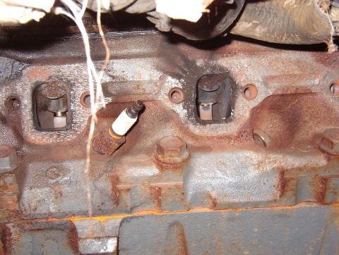 1993 Ford Bronco - This shows the true extent of the problem caused by the gaskets. Notice the #4 port to the Left - it also has soot spots appearing on the h…