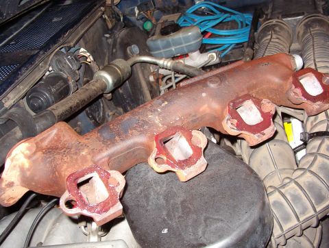 1993 Ford Bronco - Because both the manifold & the head were still relatively true & UN-rusted, I used the same sealant as the factory - chassis grease in a t…