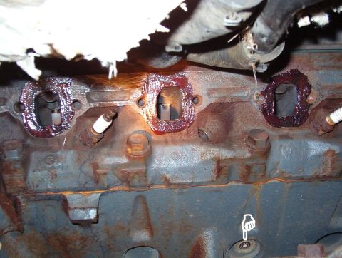 1993 Ford Bronco - Because both the manifold & the head were still relatively true & UN-rusted, I used the same sealant as the factory - chassis grease in a t…