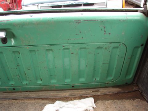 1983 Ford Bronco - '94-96 Tailgate w/o Carpet Unused carpet holes plugged with pushpins, indicating all '94-96 tailgates have carpet holes. [url=https://www.s…
