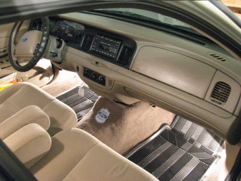 2004 Ford Crown Victoria - Floor courtesy lamps and panels installed.