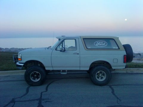 1995 Ford Bronco - at lake michigan