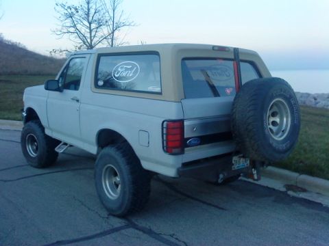1995 Ford Bronco - at lake michigan